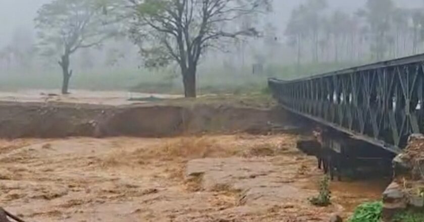 വയനാട് മേപ്പാടി മുണ്ടക്കൈയിൽ വീണ്ടും ഉരുൾപൊട്ടൽ; ആളപായമില്ല