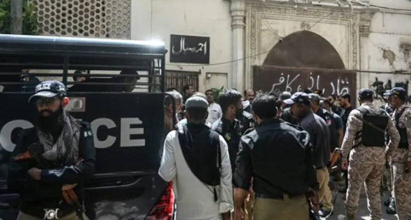 പാകിസ്താനിൽ ചാവേറാക്രമണം; 13 പാക് സൈനികർ കൊല്ലപ്പെട്ടു