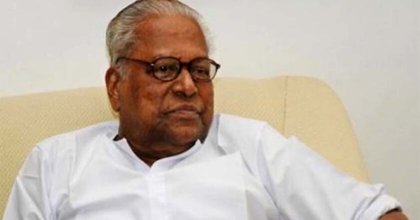 വി.എസിന്‍റെ ആരോഗ്യനില മാറ്റമില്ലാതെ തുടരുന്നു; മരുന്നുകളോട് പ്രതികരിക്കുന്നുണ്ടെന്ന് മകൻ