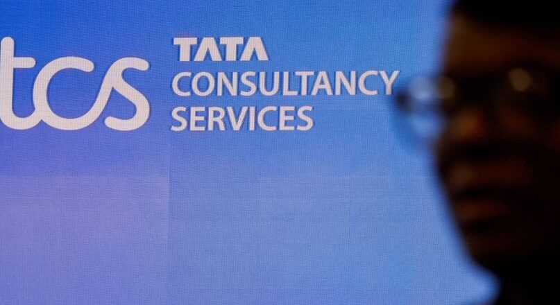 ടിസിഎസ് 12000 ജോലിക്കാരെ പിരിച്ചുവിടുന്നു; എഐ ഇംപാക്ട് ഇന്ത്യയിലും