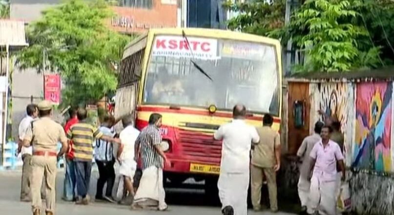 സംസ്ഥാനത്ത് ദേശീയ പണിമുടക്ക്: കെഎസ്ആർടിസി സർവീസുകൾ മുടങ്ങി, യാത്രക്കാരിൽ ആശങ്ക