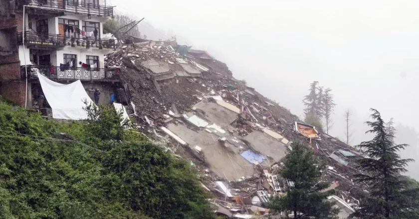 ഉത്തരേന്ത്യയിൽ ശക്തമായ മഴ തുടരുന്നു; മാണ്ഡിയിൽ മിന്നൽ പ്രളയത്തിൽ 11 പേർ മരിച്ചു