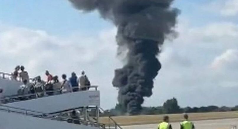 ബ്രിട്ടനിൽ വൻ വിമാനാപകടം: പറന്നുയന്ന ഉടൻ കത്തിയ വിമാനം മുഴുവൻ നശിച്ചു