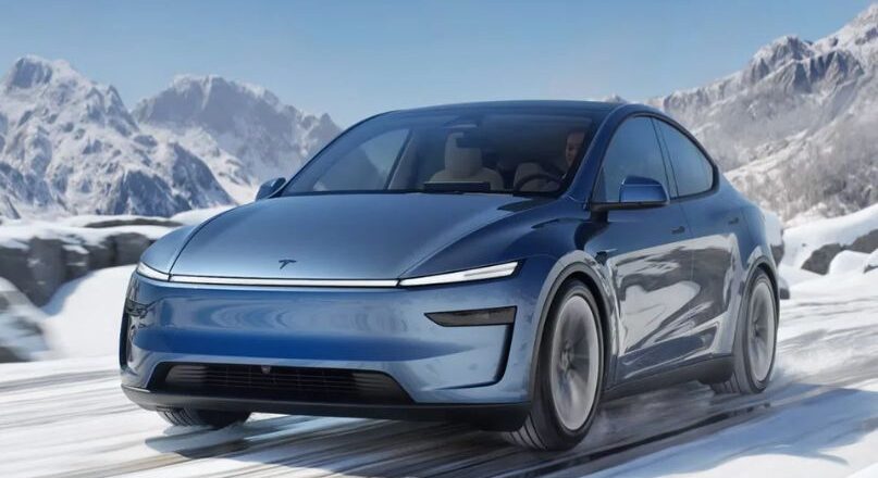 മുംബൈയിൽ ഷോറൂം തുറന്ന് ടെസ്‌ല; ഇന്ത്യയിലെ മോഡൽ വൈ ഇവികളുടെ വില പട്ടിക പുറത്തിറക്കി