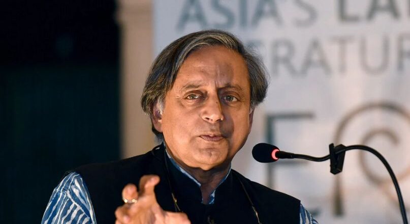 ശ്രീകൃഷ്ണജയന്തി അവധിയാക്കിയ സി എച്ച് മുഹമ്മദ് കോയയുടെ മാതൃക പിന്തുടരാൻ ആഹ്വാനം ചെയ്ത് ലേഖനം; ശശി തരൂർ