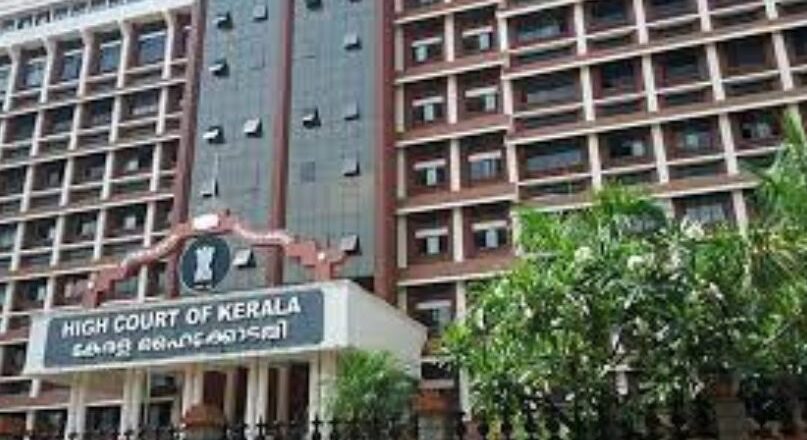 കേരള സർവകലാശാല രജിസ്ട്രാറുടെ സസ്പെൻഷൻ നിലനിൽക്കുമെന്ന് ഹെെക്കോടതി