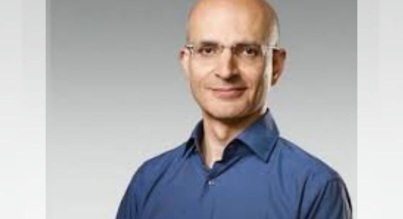 ആപ്പിളിന്റെ പുതിയ സിഒഒ ആയി ഇന്ത്യന് വംശജനായ അമേരിക്കക്കാരന് സാബിഹ് ഖാൻ