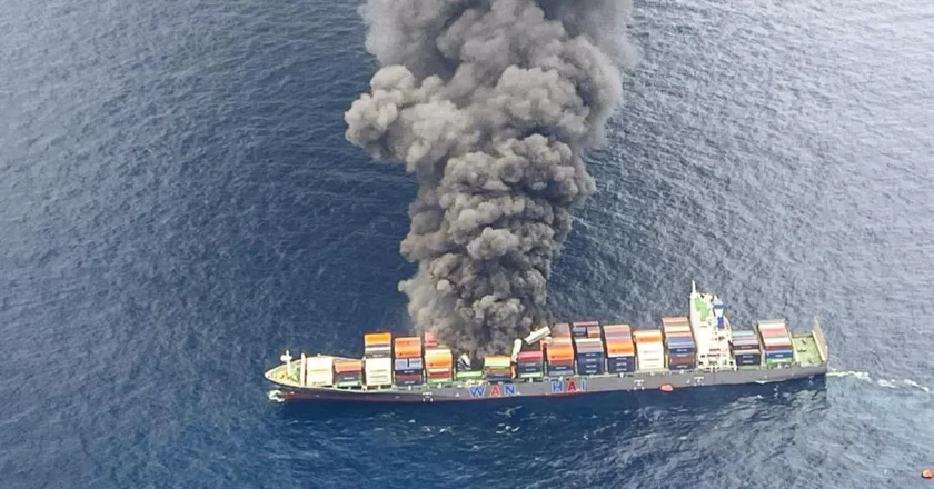 ആശങ്ക പടർത്തി വാൻ ഹായ് കപ്പലിൽ വീണ്ടും തീ