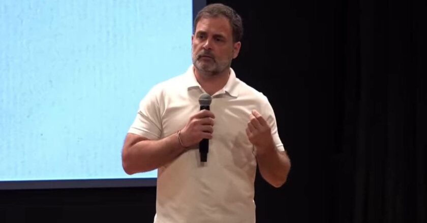 ജനാധിപത്യത്തെ തകര്‍ക്കുന്നവരെ മുഖ്യ തെരഞ്ഞെടുപ്പ് കമ്മീഷണര്‍ സംരക്ഷിക്കുന്നു;വ്യാജ ലോഗിൻ വഴി നീക്കിയത് 6018 വോട്ടുകൾ ; ആരോപണവുമായി രാഹുൽ ഗാന്ധി