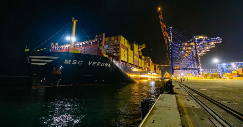 ചരിത്രം നേട്ടത്തിൽ വിഴിഞ്ഞം തുറമുഖം; രാജ്യത്ത് ഏറ്റവും ഡ്രാഫ്റ്റ് കൂടിയ ചരക്കുകപ്പൽ, എം എസ് സി വെറോണ വിഴിഞ്ഞത്ത് നങ്കൂരമിട്ടു