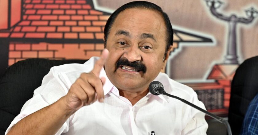 ശബരിമലയിലെ നാല് കിലോ സ്വർണം മാറ്റിയതിൽ അടിയന്തര പ്രമേയത്തിന് അനുമതിയില്ല, വാക്ക്ഔട്ട് ചെയ്ത് പ്രതിപക്ഷം