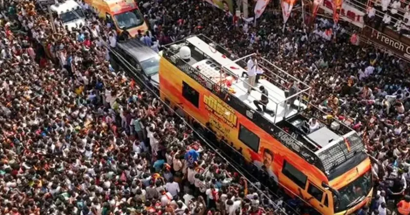 റാലിക്കെത്താൻ മനഃപൂർവം വൈകി, അനുമതിയില്ലാതെ റോഡിലിറങ്ങി സ്വീകരണം ഏറ്റുവാങ്ങി: കരൂർ ദുരന്തത്തിൻ്റെ എഫ്ഐആറിൽ വിജയ്ക്കെതിരെ ഗുരുതര ആരോപണങ്ങൾ