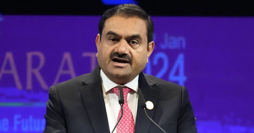 അദാനി തുറമുഖങ്ങളില്‍ ഉപരോധിത ടാങ്കര്‍ കപ്പലുകള്‍ക്ക് വിലക്ക്