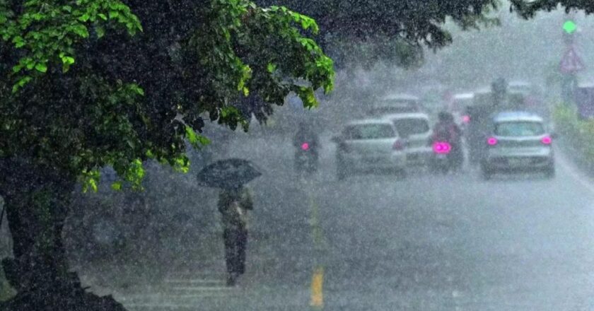 സംസ്ഥാനത്ത് മഴ കനക്കും, മലയോര മേഖലയിലുള്ളവർ പ്രത്യേക ജാഗ്രത: മുഴുവൻ ജില്ലകളിലും മുന്നറിയിപ്പ്