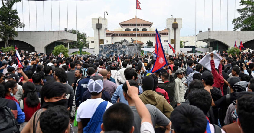 നേപ്പാൾ  പ്രധാനമന്ത്രി കെ.പി. ശർമ ഒലി, രാജി വെച്ചു; ഇന്ത്യക്കാര്‍ ജാഗ്രത പാലിക്കണമെന്ന് വിദേശകാര്യ മന്ത്രാലയത്തിന്റെ മുന്നറിയിപ്പ്