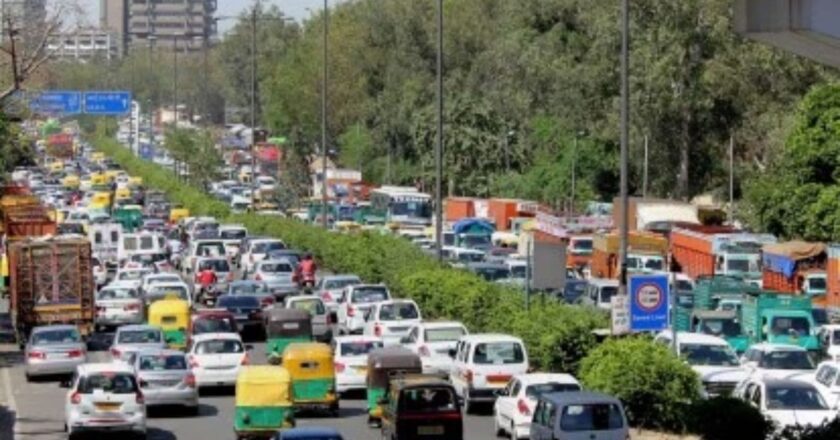 ഹെൽമറ്റ് ഉണ്ടെങ്കിലേ ഇന്ധനവും നൽകൂ ; ക്യാംപെയ്നുമായി യു പി സർക്കാർ