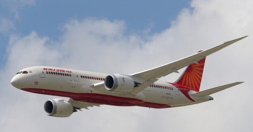 ഇറാൻ-ഇസ്രയേൽ സംഘര്‍ഷം; പശ്ചിമേഷ്യയിലേക്കുള്ള വിമാനസർവീസുകൾ റദ്ദാക്കി