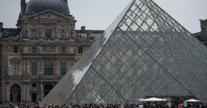 ലൂവ്ര് മ്യൂസിയത്തിലെ മോഷണക്കേസിൽ രണ്ട് പേർ അറസ്റ്റിൽ