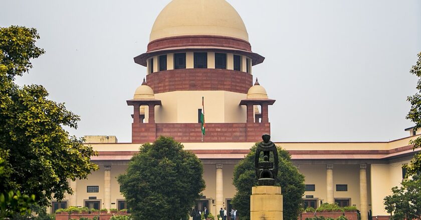 ദൃക്‌സാക്ഷിയെ ഭീഷണിപ്പെടുത്തിയാല്‍ പൊലീസിന് നേരിട്ട് എഫ്‌ഐആര്‍ രജിസ്റ്റര്‍ ചെയ്യാം; സുപ്രീംകോടതി