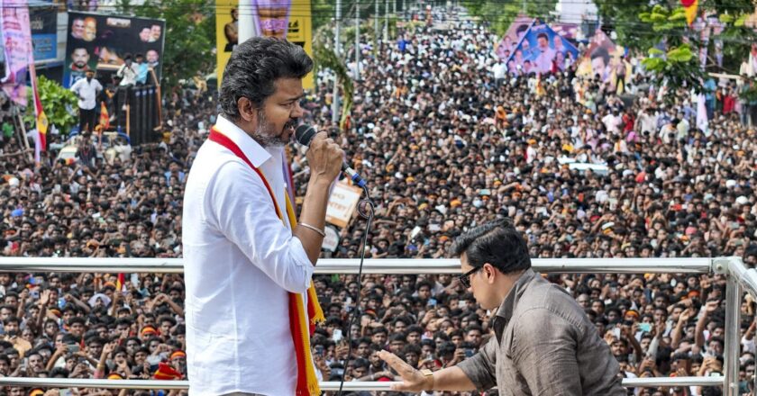 വിജയ്യെ അറസ്റ്റ് ചെയ്യണമെന്നാവശ്യപ്പെട്ട് പോസ്റ്റർ ഒട്ടിച്ച യുവാവ് ജീവനൊടുക്കിയ നിലയിൽ