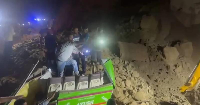 massive landslide in himachal 15 dead after rocks fall on bus rescue operation in progress js 074320250938