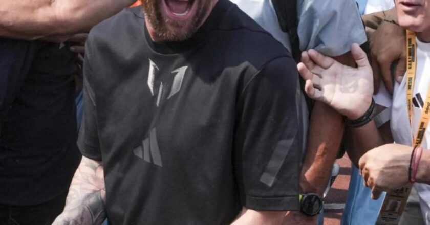 ഫുട്ബോൾ ഇതിഹാസ തരാം ലയണൽ മെസ്സിക്ക് ഇന്ത്യയിൽ ഉജ്ജ്വല സ്വീകരണം ഇതിനു പിന്നാലെ കൊൽക്കത്ത സോൾട്ട് ലേക്ക് സ്റ്റേഡിയത്തിൽ സംഘർഷം!