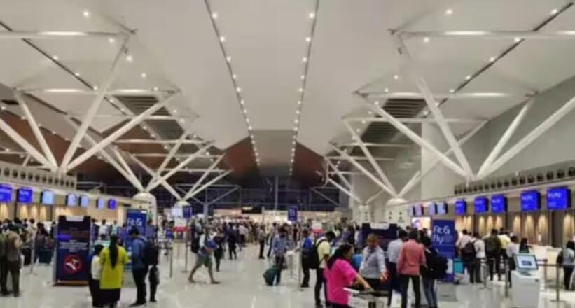 ഡൽഹി വിമാനത്താവളത്തിൽ യാത്രക്കാരന് പൈലറ്റിന്റെ മർദനം; പൈലറ്റിന് സസ്‌പെൻഷൻ, അന്വേഷണത്തിന് ഉത്തരവിട്ട് മന്ത്രാലയം