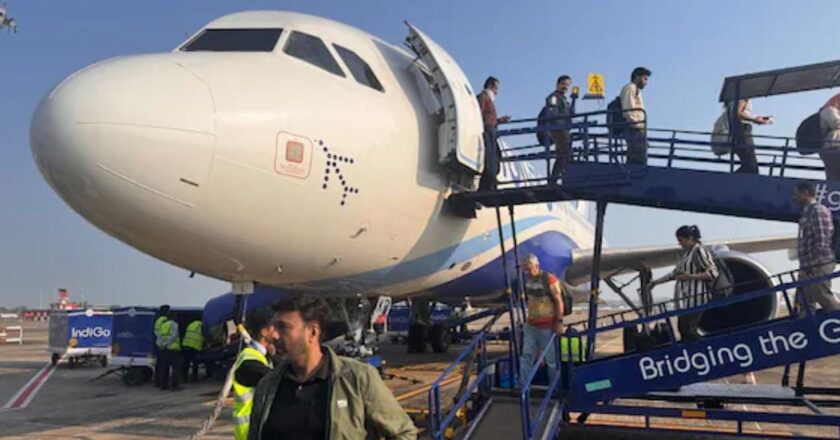 ഇൻഡിഗോ പ്രതിസന്ധി: വിമാനക്കമ്പനികളുടെ ‘കൊള്ള’യ്ക്ക് കേന്ദ്രം മൂക്കുകയറിടുന്നു