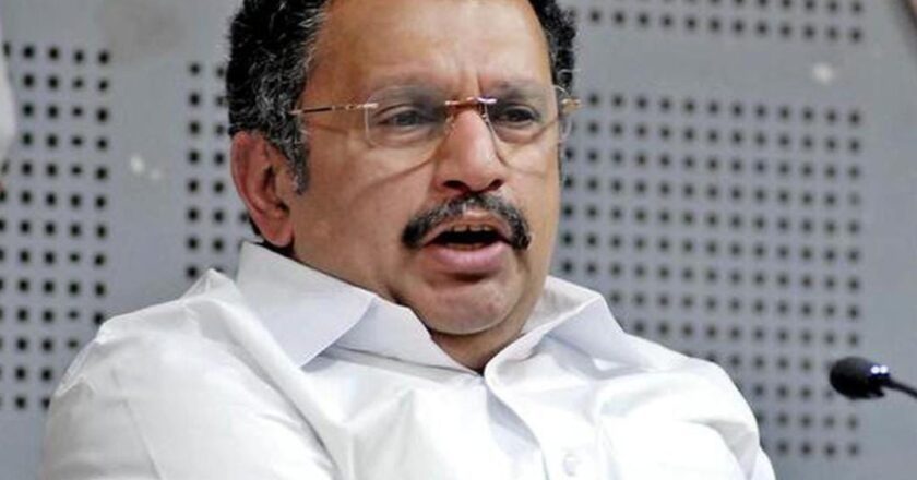 “എം.എൽ.എ ക്വാർട്ടേഴ്സിൽ ജനങ്ങൾക്ക് വരാൻ പ്രയാസമില്ല; ഓഫീസ് മാറ്റം പ്രശാന്തിന്റെ ഇഷ്ടം”: കെ. മുരളീധരൻ