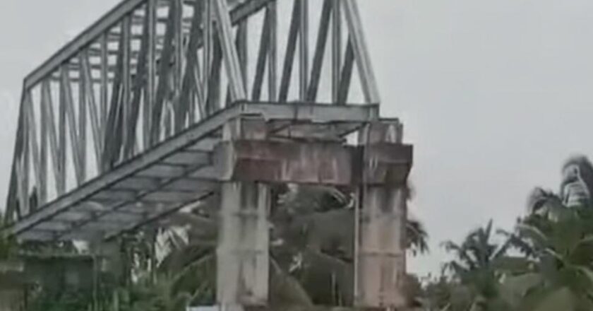 വളന്തകാട്ടുകാർക്ക് വോട്ടിന് വള്ളം തന്നെ ആശ്രയം ! 2019-ൽ ആരംഭിച്ച പാലം പണി ഇതുവരെ കരത്തൊട്ടിട്ടില്ല