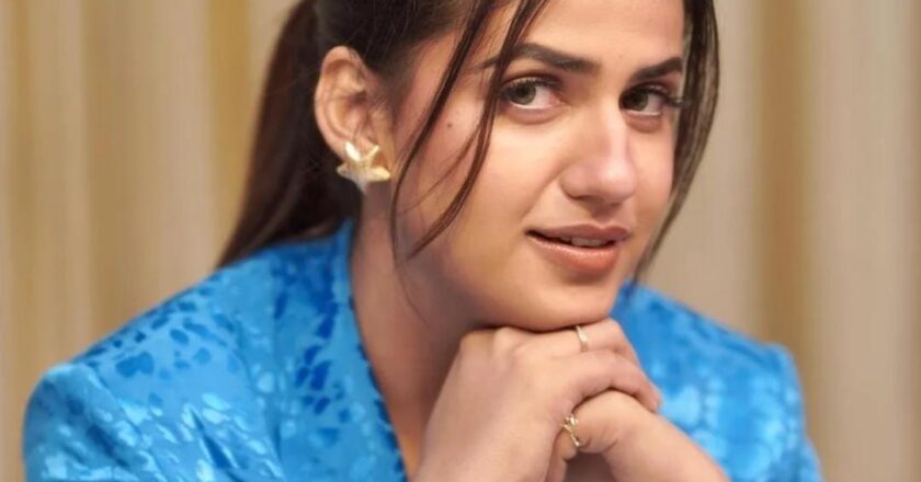 “എനിക്ക് നിങ്ങളുടെ മകളുടെ പ്രായമേയുള്ളൂ, മാന്യമായി പെരുമാറൂ”: അശ്ലീല പ്രദർശനം നടത്തിയയാൾക്ക് വേദിയിൽ വച്ച് ചുട്ടമറുപടി നൽകി ഗായിക പ്രഞ്ജൽ ദഹിയ