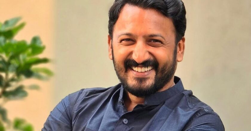 ഒളിവിൽ കഴിഞ്ഞിരുന്ന രാഹുൽ മാങ്കൂട്ടത്തിൽ എം.എൽ.എ. വോട്ട് ചെയ്യാൻ പാലക്കാടെത്തി;