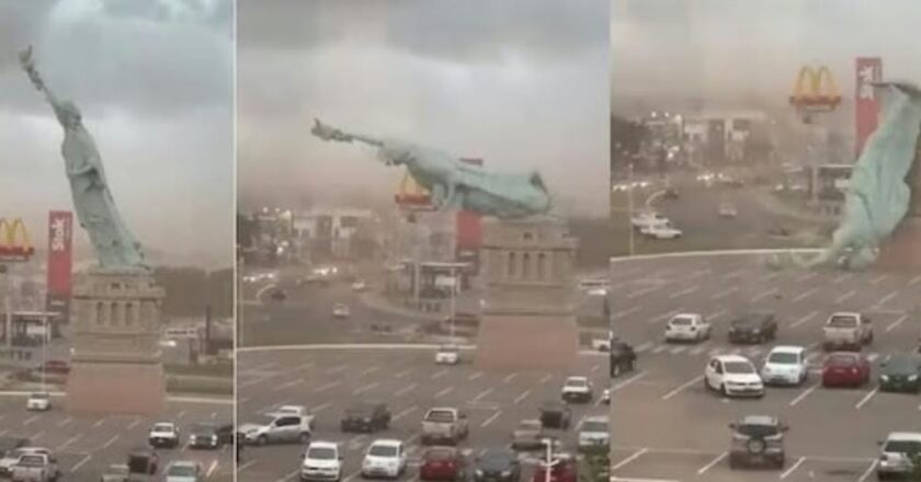 ശക്തമായ കാറ്റിൽ ‘സ്റ്റാച്യു ഓഫ് ലിബർട്ടി’ തകർന്നു വീണു; ‘OG’ അല്ല കെട്ടോ; ഗ്വായ്ബയിൽ സ്ഥാപിച്ചിരുന്ന ‘സ്റ്റാച്യു ഓഫ് ലിബർട്ടി’യുടെ പകർപ്പ്.