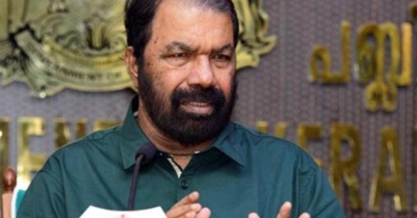 പാഠപുസ്തക പരിഷ്കരണം അന്തിമഘട്ടത്തിൽ; കേന്ദ്ര നയങ്ങൾ അടിച്ചേൽപ്പിക്കാൻ അനുവദിക്കില്ലെന്ന് മന്ത്രി വി. ശിവൻകുട്ടി