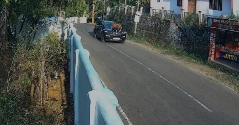 കുട്ടികളെ കാറിന്റെ ബോണറ്റിലിരുത്തി പിതാവിന്റെ ‘സാഹസിക’ യാത്ര; മോട്ടോർ വാഹന വകുപ്പും പോലീസും നടപടി തുടങ്ങി