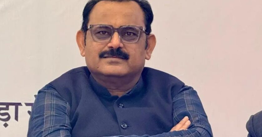 പാവപ്പെട്ടവർക്ക് ആനുകൂല്യം ലഭിക്കും വരെ ശമ്പളം വാങ്ങില്ല; മാതൃകയായി രാജസ്ഥാനിലെ ജില്ലാ കളക്ടർ