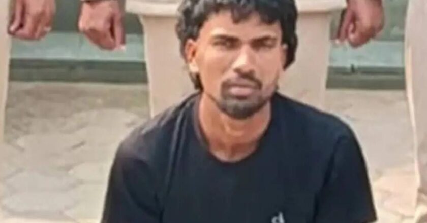 സംസാരിക്കാൻ വിസമ്മതിച്ചു; വിദ്യാർത്ഥിനിക്ക് നേരെ ആസിഡ് ആക്രമണം; പ്രതിയെ ചങ്ങലക്കിട്ട് ചന്തയിലൂടെ നടത്തി പോലീസ്