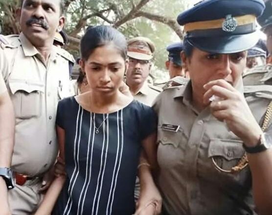 തയ്യിൽ കടപ്പുറത്ത് കുഞ്ഞിനെ എറിഞ്ഞുകൊന്ന കേസ്: അമ്മ ശരണ്യ കുറ്റക്കാരിയെന്ന് കോടതി; സുഹൃത്തിനെ വെറുതെ വിട്ടു