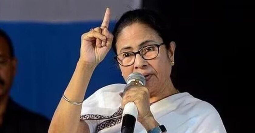 ഐപാക് റെയ്ഡ്: കേന്ദ്രത്തിനെതിരെ പോരാട്ടം കടുപ്പിച്ച് തൃണമൂൽ; ബംഗാളിൽ പ്രതിഷേധം ഇരമ്പുന്നു