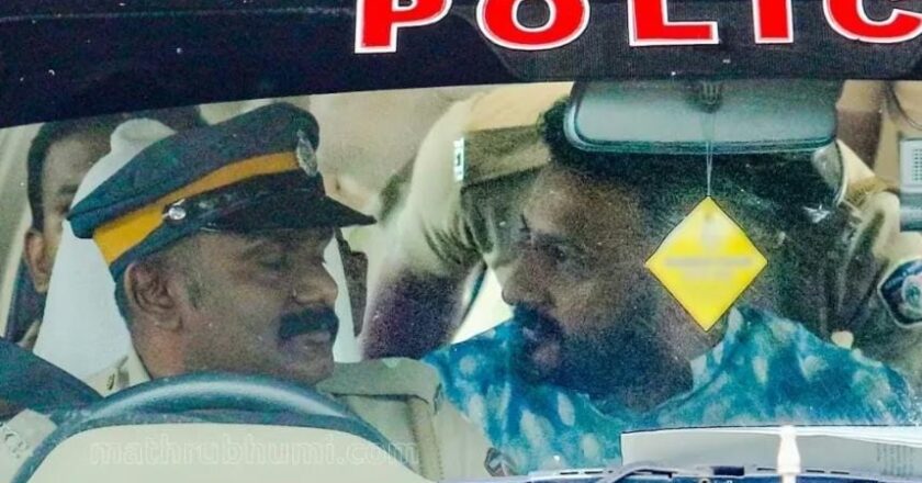 ‘നിങ്ങളെ വിശ്വസിച്ചല്ലേ പറഞ്ഞത്, എല്ലാം മാധ്യമങ്ങൾക്ക് ചോർത്തിയില്ലേ’; പോലീസിനോട് പൊട്ടിത്തെറിച്ച് രാഹുൽ മാങ്കൂട്ടത്തിൽ