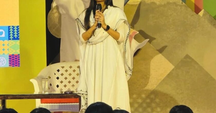 ​”മറ്റുള്ളവരെ ഭയന്ന് നിലപാടുകൾ മാറ്റരുത്; സംശയങ്ങൾ ചോദിച്ചു തന്നെ വളരണം”: മനസ്സ് തുറന്ന് മീനാക്ഷി അനൂപ്