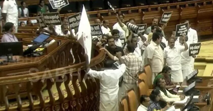 ശബരിമല സ്വർണ്ണക്കൊള്ള: സഭയിൽ പാരഡി പാട്ടും പ്ലക്കാർഡുമായി പ്രതിപക്ഷം; രൂക്ഷമായ മറുപടിയുമായി എം.ബി. രാജേഷ്