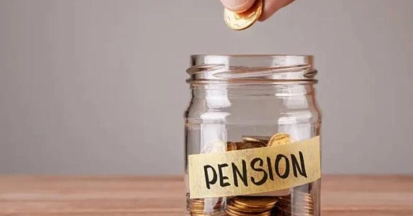 പങ്കാളിത്ത പെൻഷന് പകരം ‘അഷ്വേർഡ് പെൻഷൻ’; വിപ്ലവകരമായ പ്രഖ്യാപനവുമായി ധനമന്ത്രി