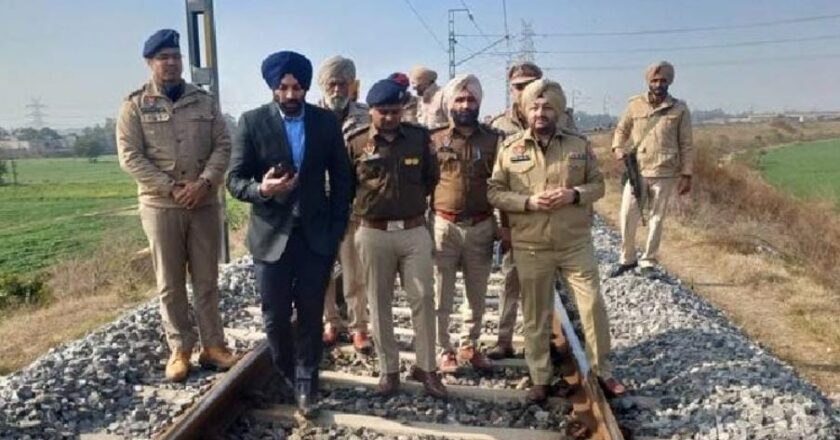 പഞ്ചാബിൽ ട്രെയിൻ പാതയിൽ സ്ഫോടനം; അട്ടിമറി ശ്രമമെന്ന് പോലീസ്