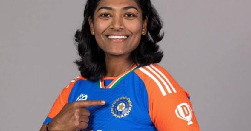 ​തെങ്ങിൻ മടലിൽ നിന്നും വാംഖഡെയിലെ സിക്സറുകളിലേക്ക്; സജന സജീവൻ മനസ്സ് തുറക്കുന്നു