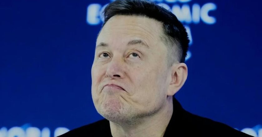 വാട്‌സാപ്പ് സുരക്ഷിതമല്ല; എക്‌സ് ചാറ്റ് ഉപയോഗിക്കാൻ മസ്‌ക്