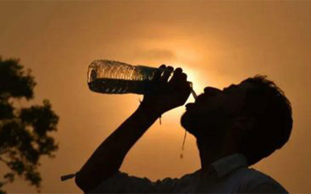 കടുത്ത വേനൽ: തൊഴിലാളികളുടെ ജോലി സമയം പുനഃക്രമീകരിച്ചു