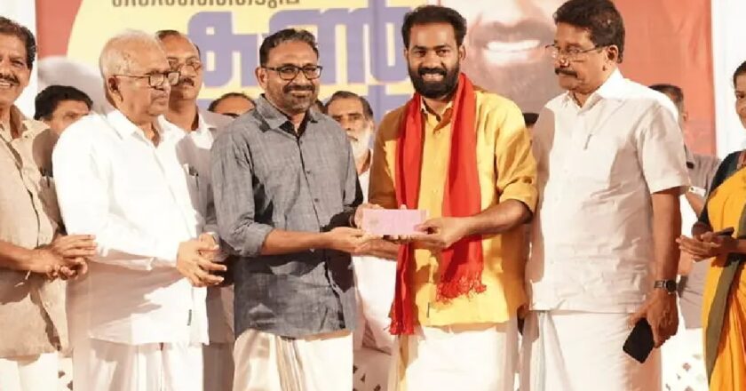 മട്ടന്നൂരിൽ വി.കെ. സനോജിന് കെട്ടിവെക്കാനുള്ള തുക കൈമാറി ബെന്യാമിൻ