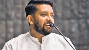 നിയമസഭാ തെരഞ്ഞെടുപ്പിൽ മത്സരിക്കില്ല; പാർലമെന്റിൽ തന്നെ തുടരും: ഷാഫി പറമ്പിൽ