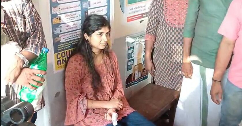 ചൂണ്ടു വിരലിൽ മുറിവ് പറ്റിയതിനെതുടർന്ന് അനുമതി നിഷേധിക്കപ്പെട്ട യുവതി ഒടുവിൽ വോട്ട് രേഖപ്പെടുത്തി